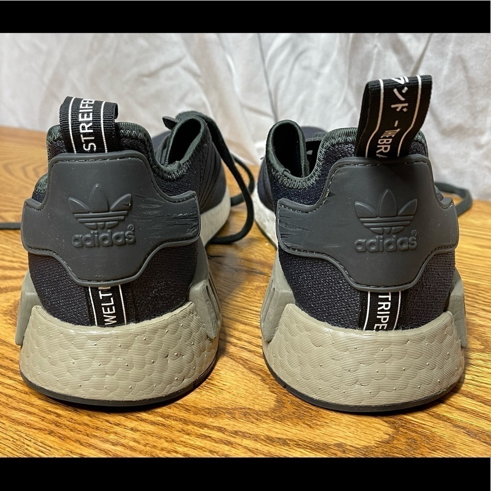 Adidas Men’s Size 13 NMD R1, Carbon Cargo